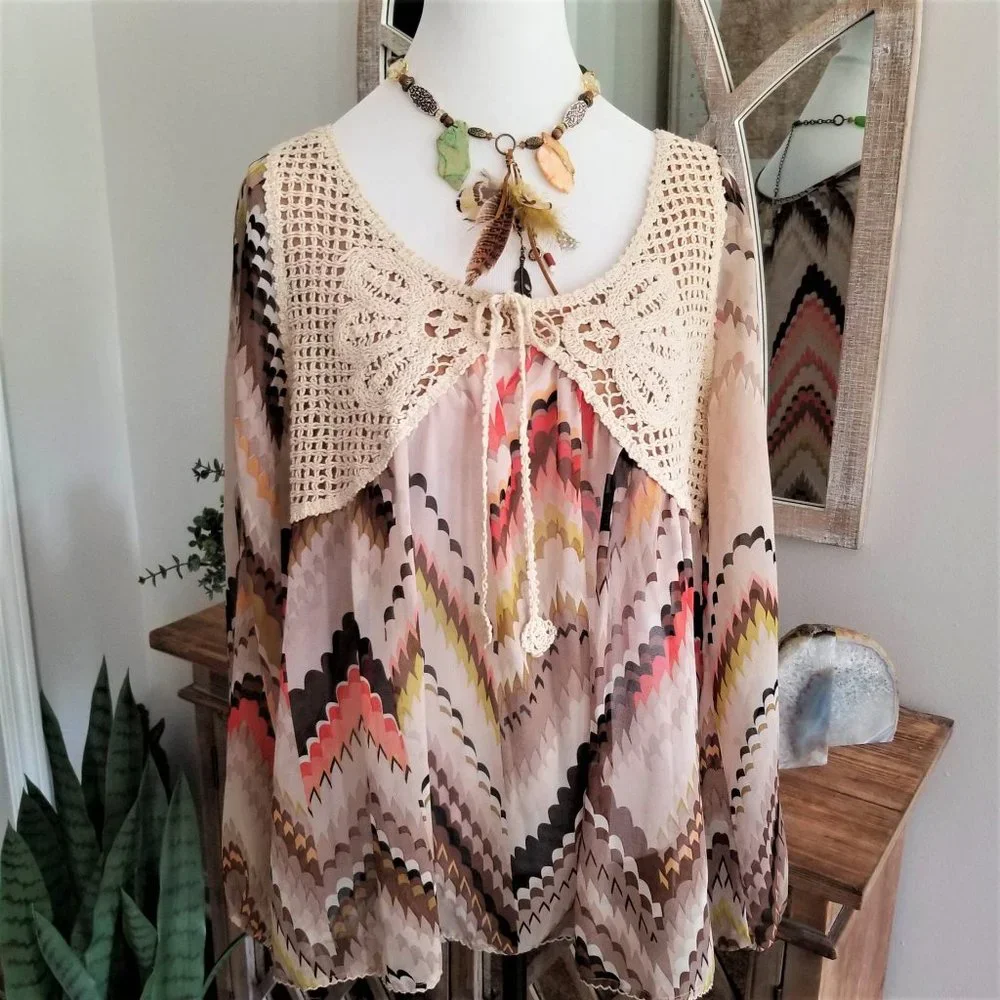 Umgee Brand Top Blouse Tan Brown Coral Chartreuse Multi Chevron Print Size 1XL - Picture 12 of 12